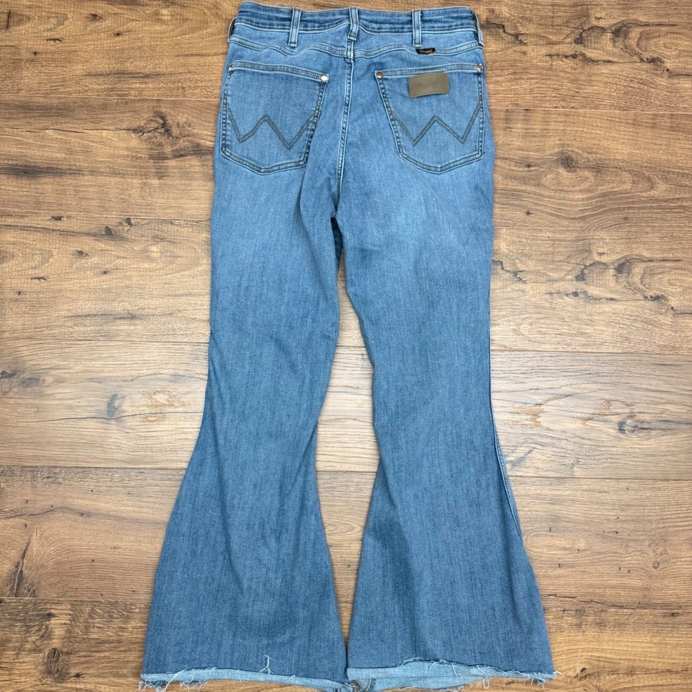 Wrangler Lainey Wilson Women 29* Bell Bottom Jean High Rise Raw Hem Western Boho - Picture 4 of 8
